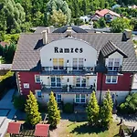 Ramzes -pokoje Z Balkonami,parking,blisko Do Plaży Nocleg ze śniadaniem 3*