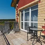 Alojamento de Acomodação e Pequeno-almoço Ramzes Ustka -Pokoje Z Balkonami,Parking,Rowery,Blisko Do Plazy