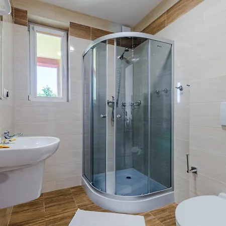 Ramzes-Pokoje Z Balkonami,Parking,Blisko Do Plazy Ustka Frühstückspension