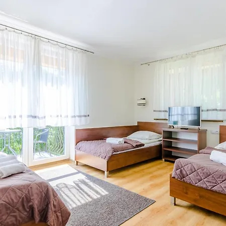 Ramzes-Pokoje Z Balkonami,Parking,Blisko Do Plazy Ustka Frühstückspension