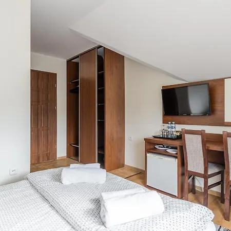 Bed & Breakfast Ramzes-pokoje Z Balkonami,parking,10min Od Plazy