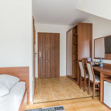 فندق مبيت وإفطار Ramzes-pokoje Z Balkonami,parking,blisko Do Plazy 3*