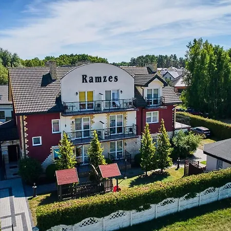 Ramzes-pokoje Z Balkonami,parking,10min Od Plazy Bed & Breakfast Ustka