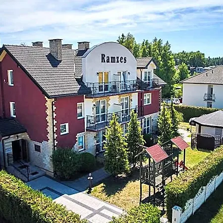 Ramzes -pokoje Z Balkonami, Parking Gratis ,rowery ,dobry Dojazd Do Plazy I Centrum Bed & Breakfast
