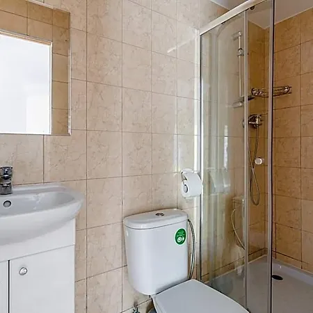 Bed & Breakfast Ramzes -pokoje Z Balkonami, Parking Gratis ,rowery ,dobry Dojazd Do Plazy I Centrum Ustka