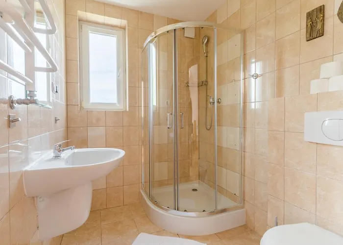 Bed and Breakfast Ramzes Ustka -Pokoje Z Balkonami,Parking,Rowery,Blisko Do Plazy