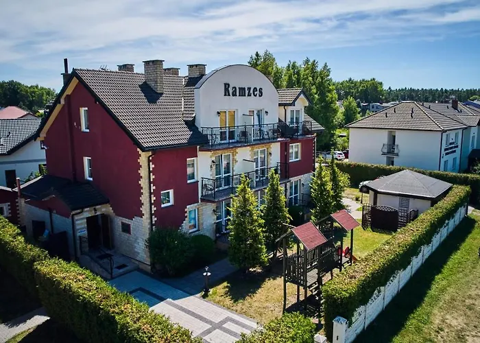 Bed and Breakfast Ramzes Ustka -Pokoje Z Balkonami,Parking,Rowery,Blisko Do Plazy