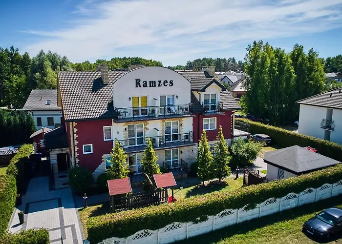 Ramzes Ustka -Pokoje Z Balkonami,Parking,Rowery,Blisko Do Plazy Bed and Breakfast Ούστκα