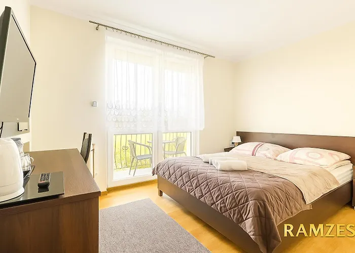 Ramzes Ustka -Pokoje Z Balkonami,Parking,Blisko Do Plazy