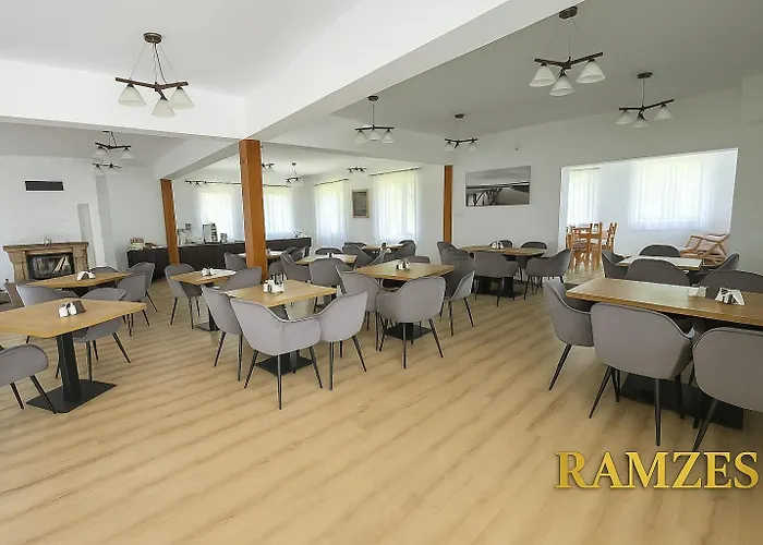 Ramzes Ustka -Pokoje Z Balkonami,Parking,Rowery,Blisko Do Plazy Bed and Breakfast