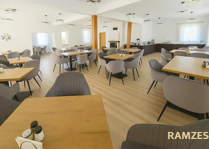 Bed and Breakfast Ramzes Ustka -Pokoje Z Balkonami,Parking,Rowery,Blisko Do Plazy