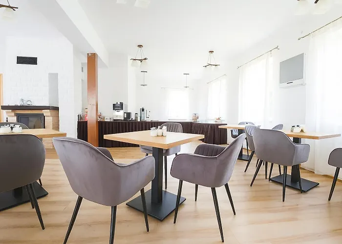 Ramzes Ustka -Pokoje Z Balkonami,Parking,Rowery,Blisko Do Plazy Bed and Breakfast