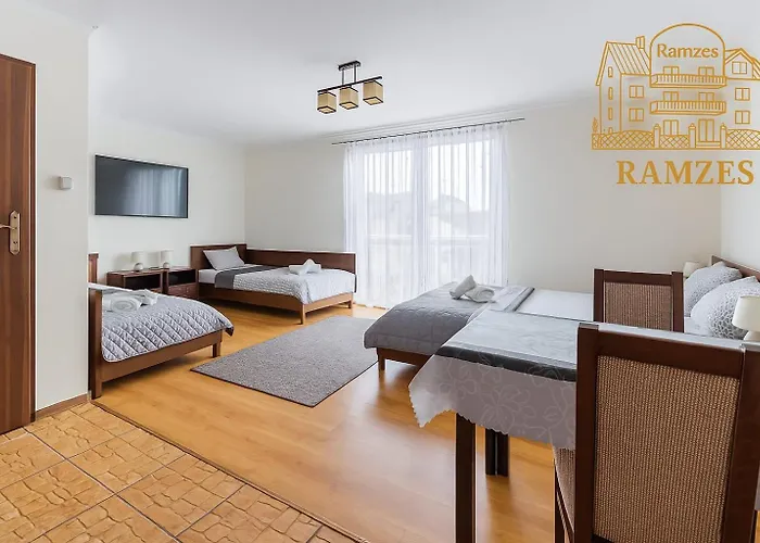 Bed and Breakfast Ramzes Ustka -Pokoje Z Balkonami,Parking,Rowery,Blisko Do Plazy