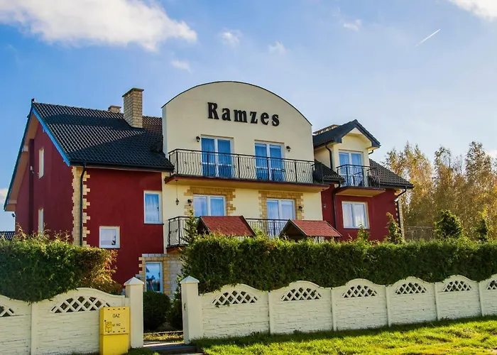 Ramzes-pokoje Z Balkonami,parking,blisko Do Plazy Panzió Ustka